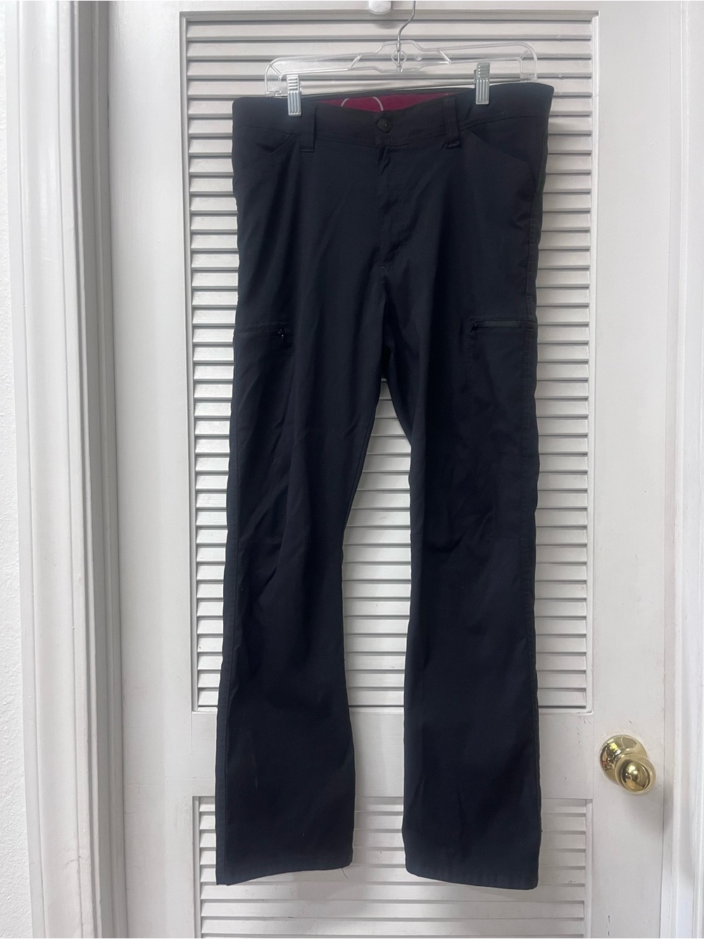 WRANGLER Men's Black Cargo Pants with Zip Thigh Pockets 32”/30